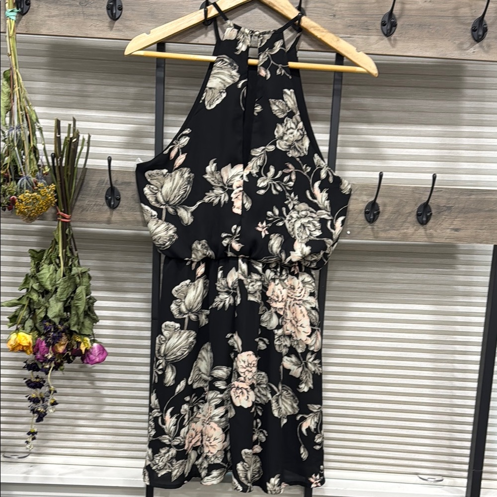 Floral Halter Dress - Picture 6 of 7